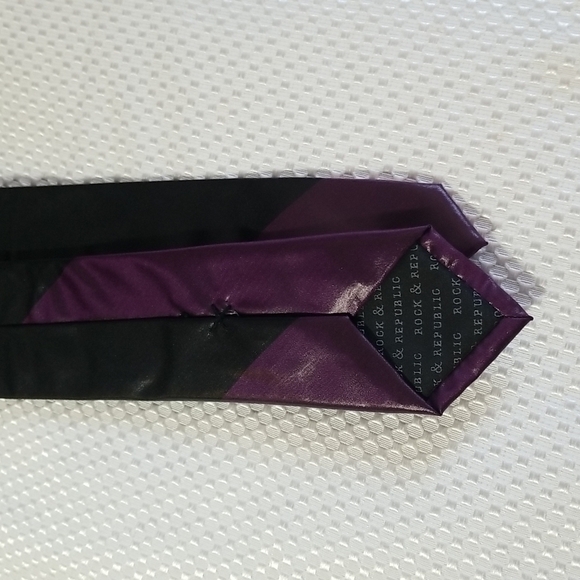 ROCK REPUBLIC MENS TIE BLACK/ GRAY / PURPLE - Picture 4 of 6